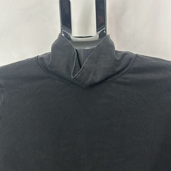 T.La Turtleneck Long Sleeve Top Minimalist Layering Piece - Picture 2 of 6